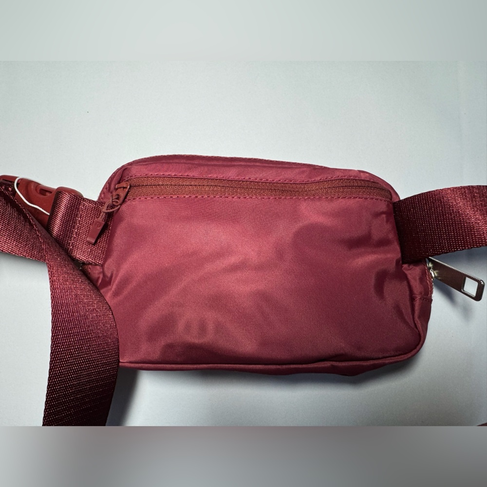 NWOT Lululemon Everywhere Belt Bag 1L Red Merlot Unisex - Picture 5 of 7